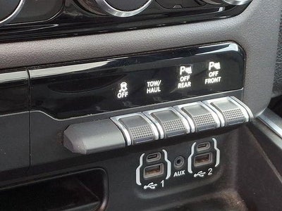 2021 RAM 1500 Big Horn Crew Cab 4x4 5'7" Box