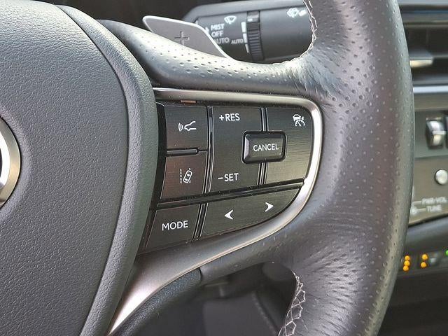 2023 Lexus ES 350 F SPORT Handling