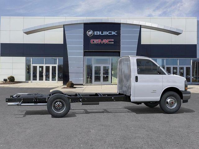 2025 GMC Savana Cutaway 3500 Base