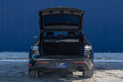 2023 Porsche Macan Base