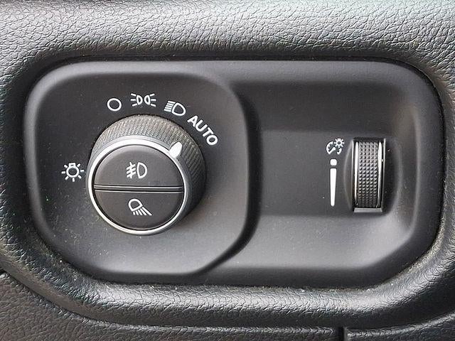 2021 RAM 1500 Big Horn Crew Cab 4x4 5'7" Box