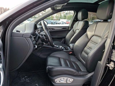 2023 Porsche Macan Base
