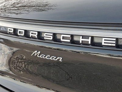 2023 Porsche Macan Base