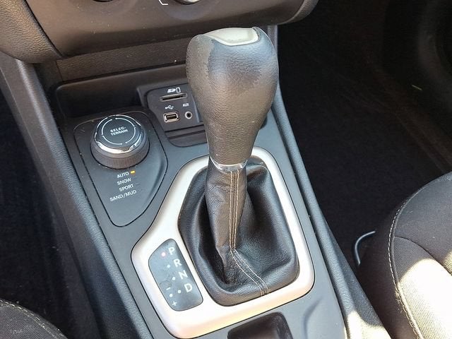 2016 Jeep Cherokee Sport