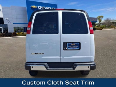 2025 Chevrolet Express Passenger 1LT