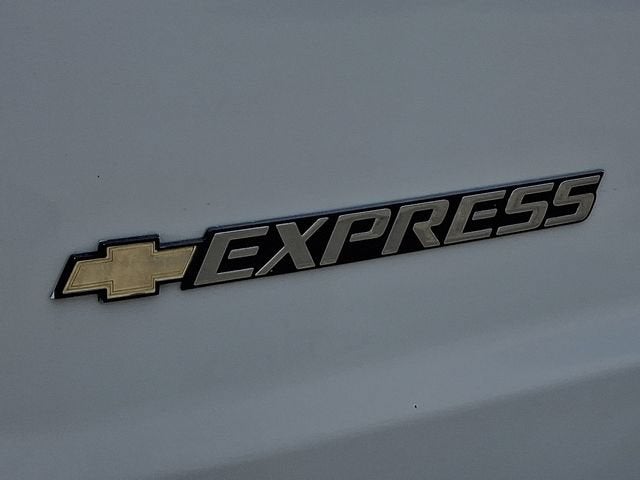 2025 Chevrolet Express Cargo WT