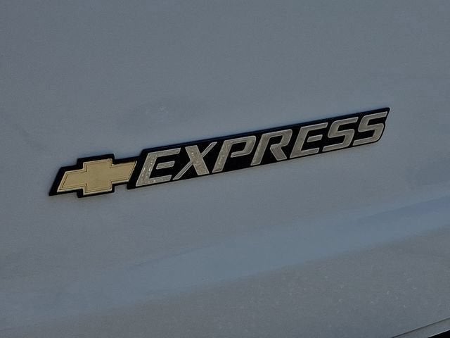 2025 Chevrolet Express Cargo WT