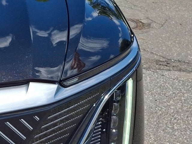 2024 Cadillac LYRIQ Luxury 2