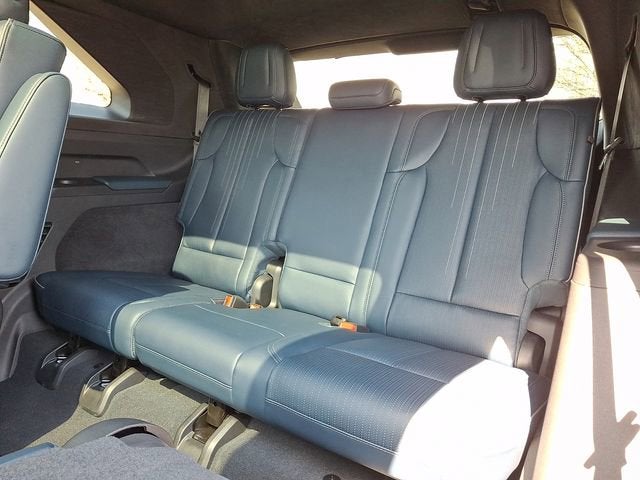 2025 Cadillac ESCALADE IQ Luxury 2