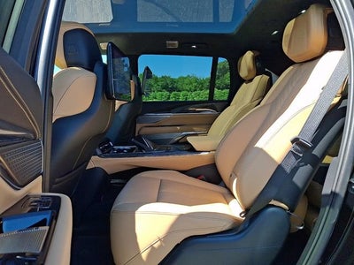 2025 Cadillac ESCALADE IQ Luxury 2