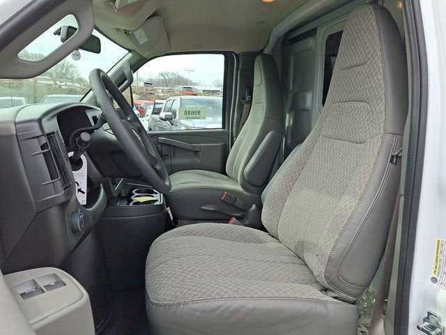 2026 Chevrolet Express Cutaway 3500 1WT