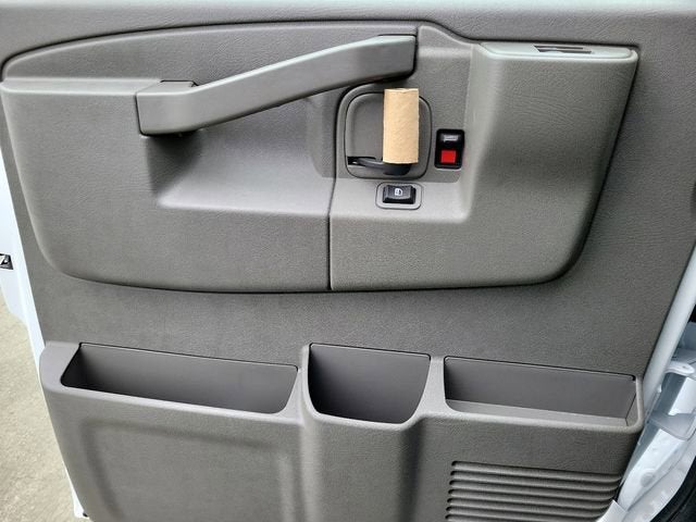 2024 Chevrolet Express Cutaway 3500 1WT