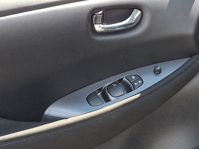 2025 Nissan LEAF S