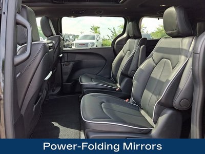 2025 Chrysler Pacifica Hybrid Premiuim S Appearance Package