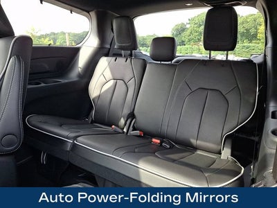 2025 Chrysler Pacifica Hybrid Premiuim S Appearance Package