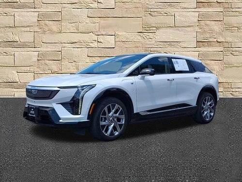 2025 Cadillac OPTIQ Luxury 2