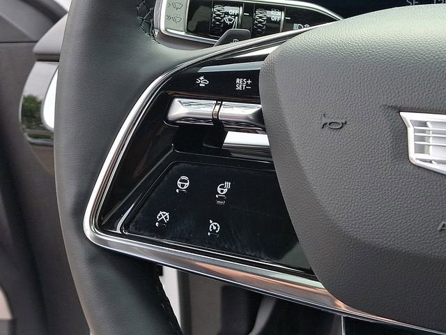 2025 Cadillac OPTIQ Luxury 2