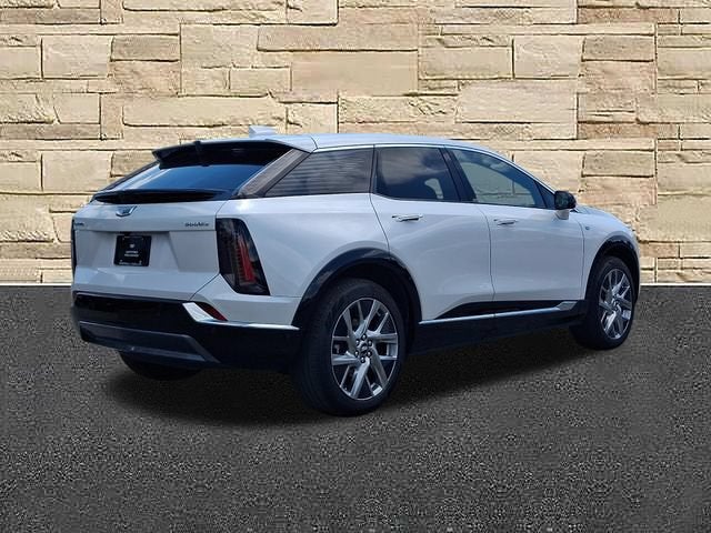 2025 Cadillac OPTIQ Luxury 2