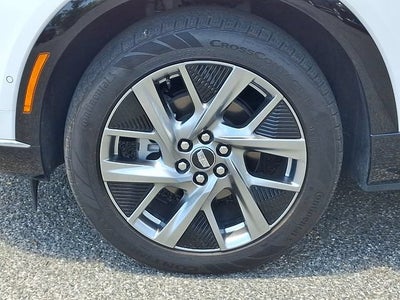 2025 Cadillac OPTIQ Luxury 2