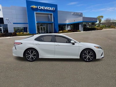 2020 Toyota Camry SE