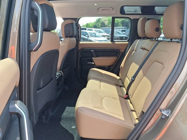 2025 Land Rover Defender 110 P300