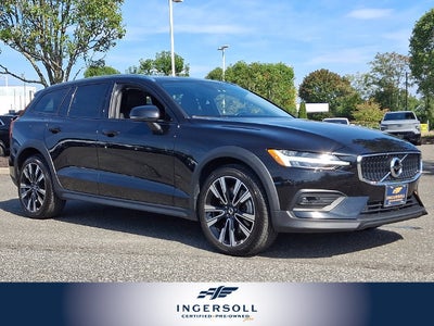 2022 Volvo V60 Cross Country T5