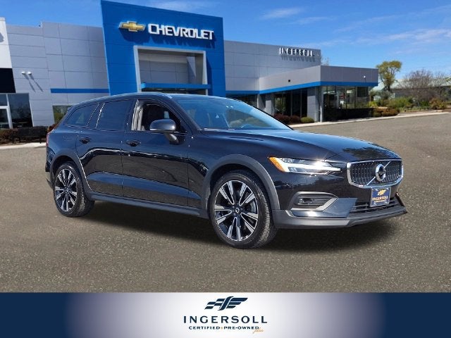2022 Volvo V60 Cross Country T5