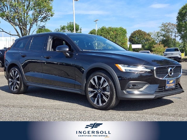 2022 Volvo V60 Cross Country T5
