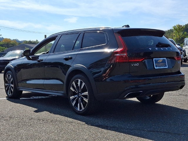 2022 Volvo V60 Cross Country T5