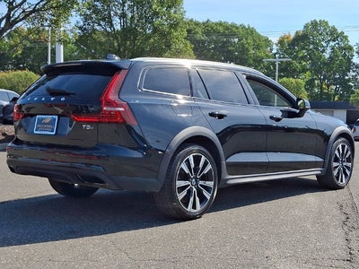 2022 Volvo V60 Cross Country T5