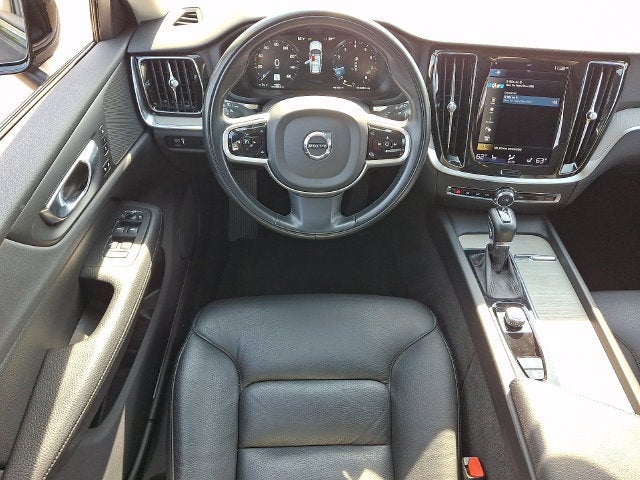 2022 Volvo V60 Cross Country T5