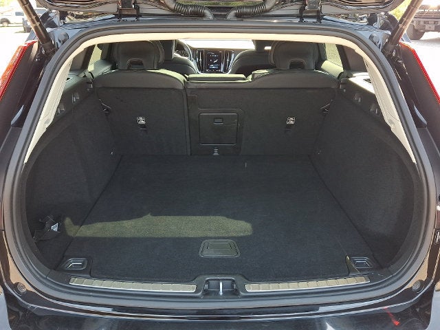 2022 Volvo V60 Cross Country T5